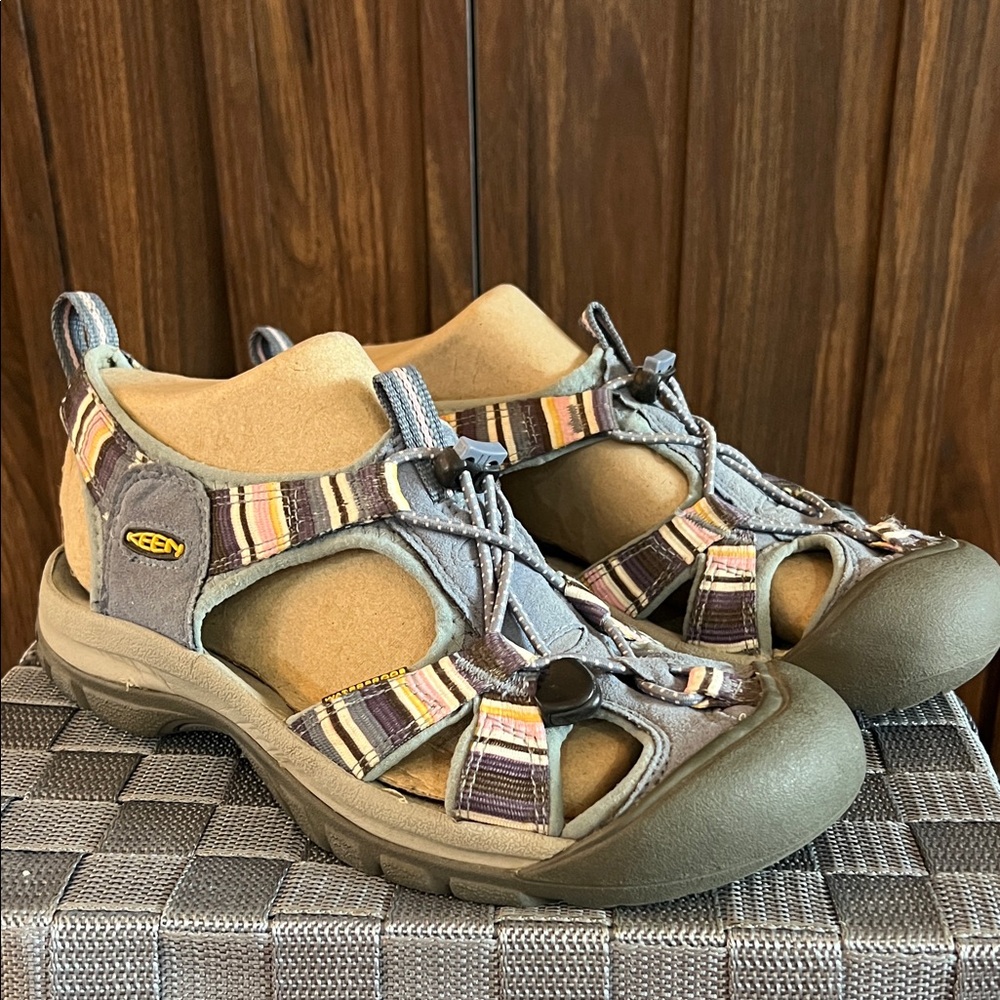 Keen Multi-Color Women’s size 8 Outdoor Sandals